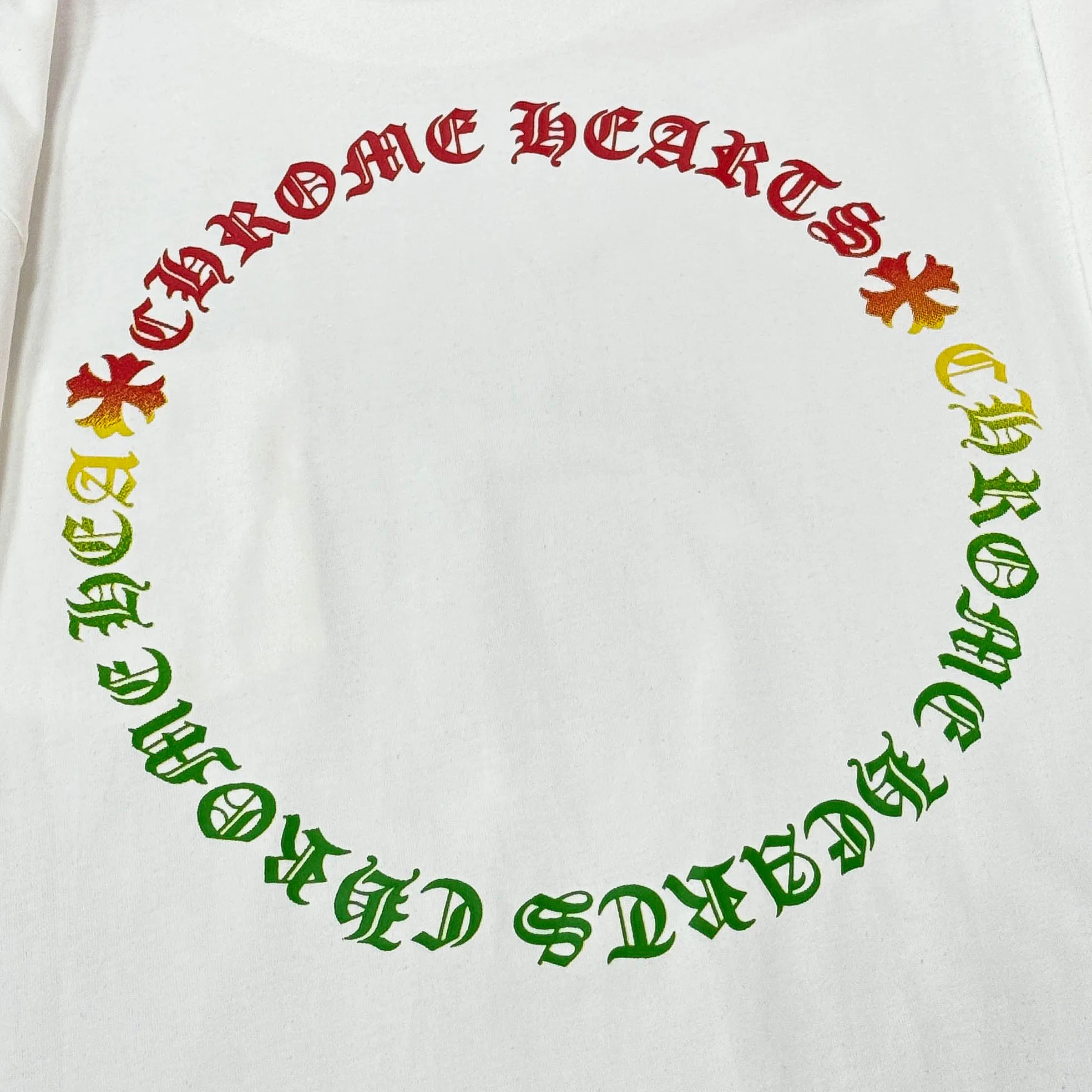 P170 Chrome Hearts Chrome Hearts 25 high version. The fabric is made of 300g high-density pure cotton. It does not deform or shrink. It has three labels. It is the same style for men and women. Technology: Gradient digital printing. Color: White. Black. SIZE: S-XL.